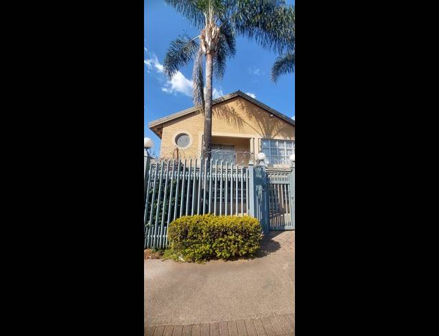 6 BEDROOM HOUSE FOR SALE IN LAUDIUM